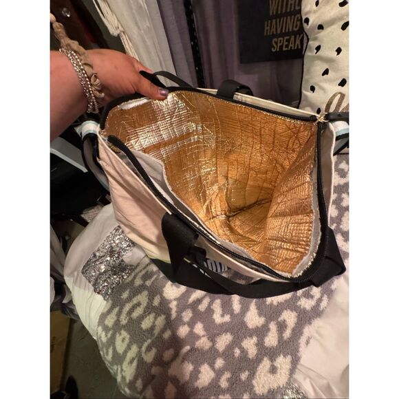 Vintage Victoria’s Secret VS , cooler bag/Pocketbook/tote & packable blanket - Picture 8 of 12